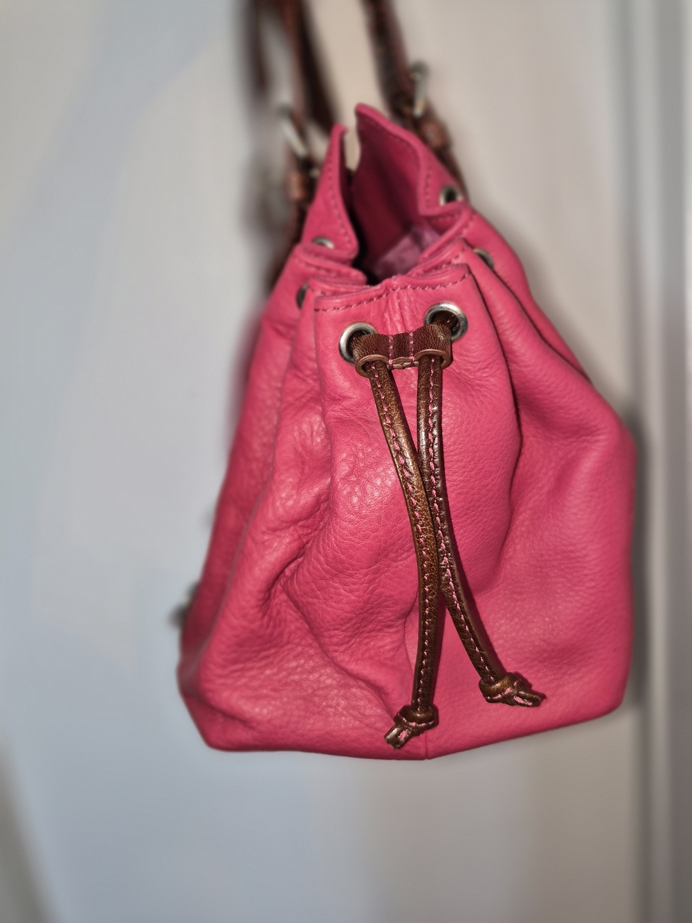 Stylish Pink and Brown Leather Tote Bag - Picture 3 of 8